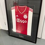 Officieel gesigneerd ingelijst Ajax shirt seizoen 2022-2023 Adidas, AF